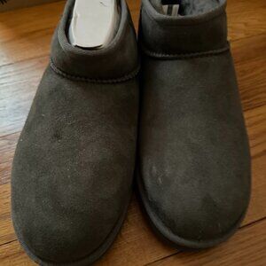 UGG  Women's Classic Ultra Mini NWT size 8